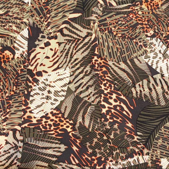 W By Worth Jungle Animal Print Silk Shorts Women’s size 8 Safari Leopard Theme - Picture 5 of 6